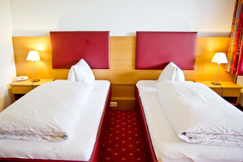 Gasthof-Hotel Bramosen Weyregg Rum bild